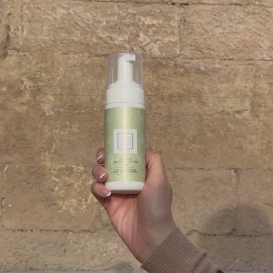 Video Mousse detergente Acqua ai Fiori