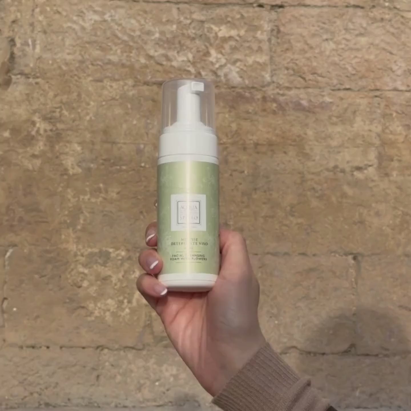 Video Mousse detergente Acqua ai Fiori