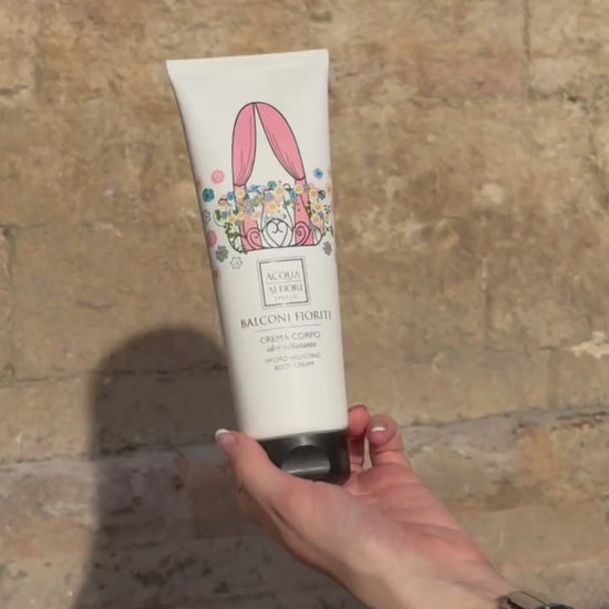 Video Rituale Esfoliante Balconi Fioriti Acqua ai Fiori